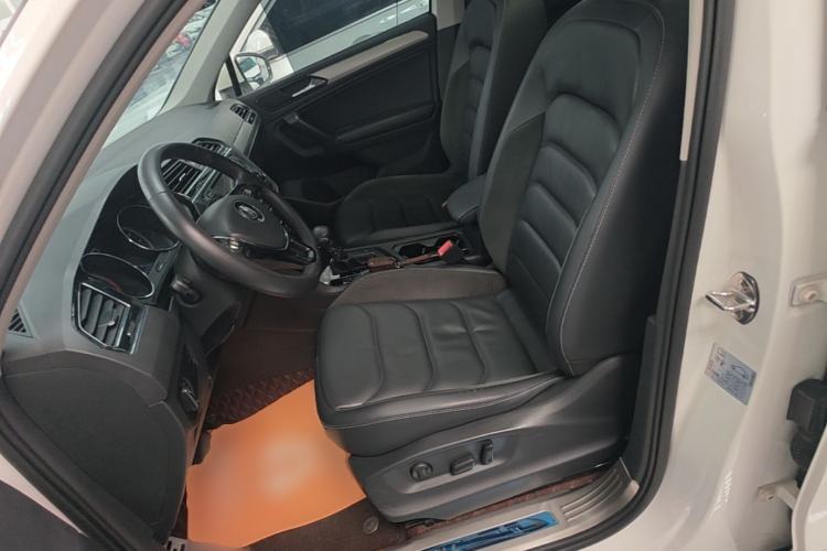 Used Volkswagen Tiguan L 2018 330TSI Automatic Two-Wheel Drive Luxury Edition Left Front Seat