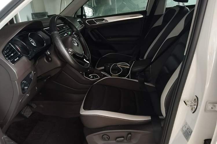 Used Volkswagen Tiguan L 2018 330TSI Automatic Two-Wheel Drive Luxury Edition Left Front Seat