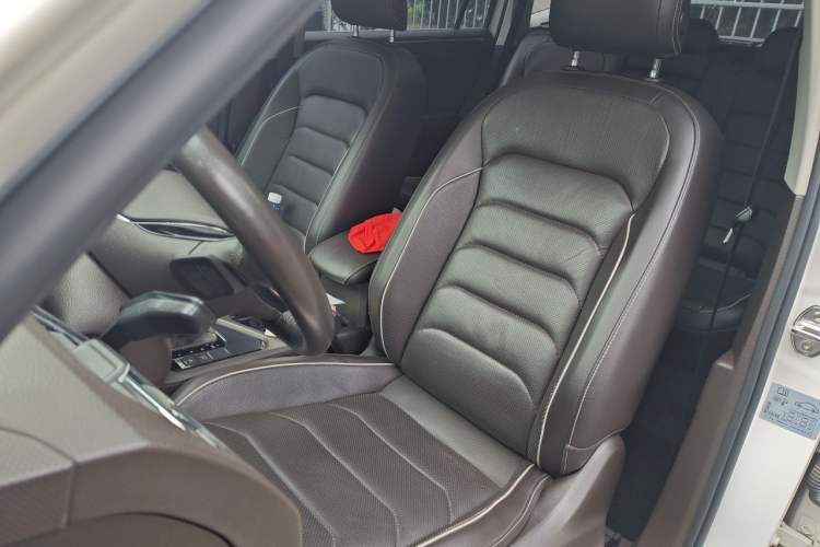 Used Volkswagen Tiguan L 2018 Revised 330TSI Automatic Two-Wheel Drive Flagship Edition Left Front Seat