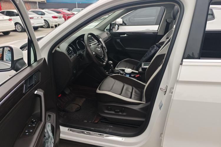 Used Volkswagen Tiguan L 2018 380TSI Automatic All-Wheel Drive Luxury Edition Left Front Seat