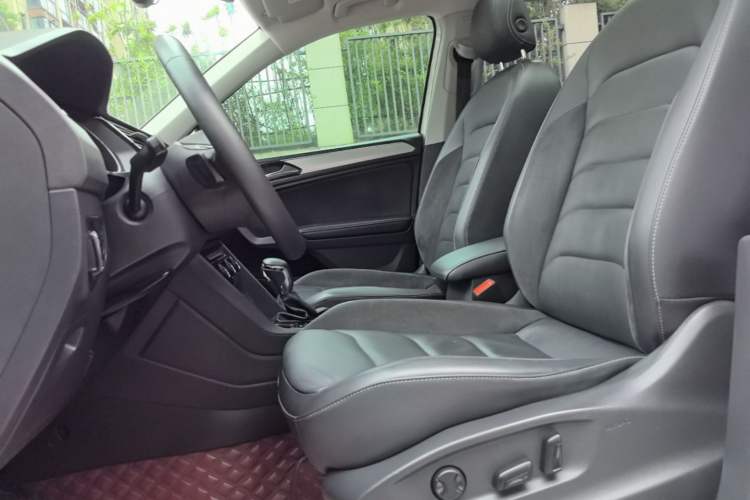 Used Volkswagen Tiguan L 2018 Facelift 330TSI Automatic Two-Wheel Drive Luxury Edition Left Front Seat