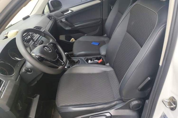 Used Volkswagen Tiguan L 2018 Revised Version 330TSI Automatic Two-Wheel Drive Trendy Edition Left Front Seat