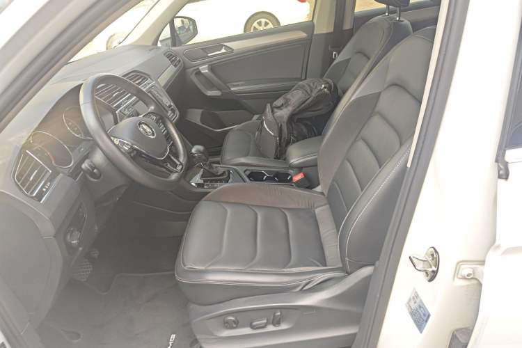 Used Volkswagen Tiguan L 2018 330TSI Automatic Two-Wheel Drive Luxury Edition Left Front Seat