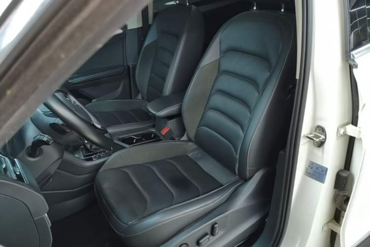 Used Volkswagen Tiguan L 2018 330TSI Automatic Two-Wheel Drive Luxury Edition Left Front Seat