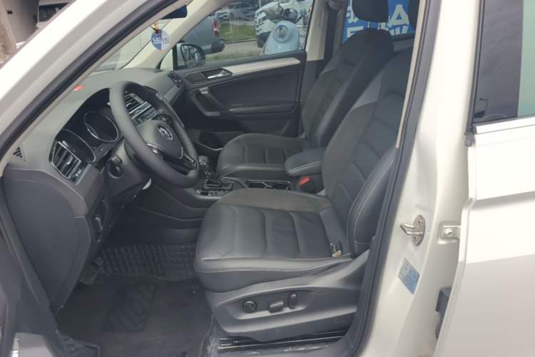 Used Volkswagen Tiguan L 2018 Facelift 330TSI Automatic Two-Wheel Drive Luxury Edition Left Front Seat