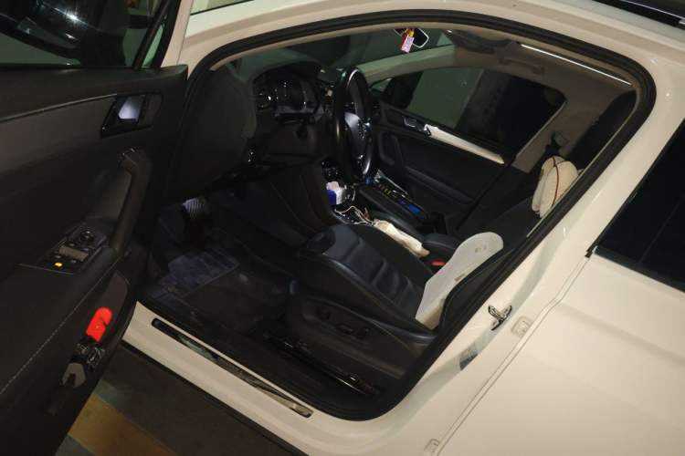 Used Volkswagen Tiguan L 2018 380TSI Automatic All-Wheel Drive Luxury Edition Left Front Seat