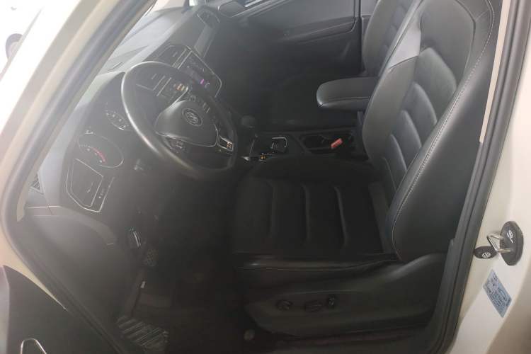 Used Volkswagen Tiguan L 2018 330TSI Automatic Two-Wheel Drive Luxury Edition Left Front Seat