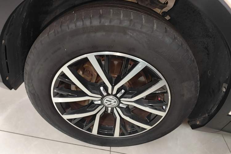 Used Volkswagen Tiguan L 2018 330TSI Automatic Two-Wheel Drive Comfort Edition Left Front Wheel Hub