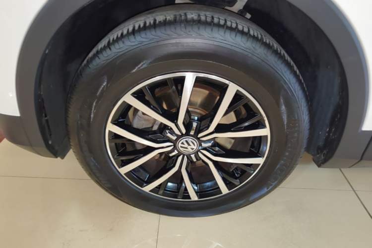 Used Volkswagen Tiguan L 2018 330TSI Automatic Two-Wheel Drive Luxury Edition Left Front Wheel Hub