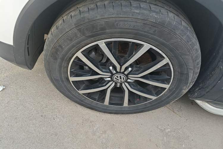 Used Volkswagen Tiguan L 2018 Facelift 330TSI Automatic Two-Wheel Drive Luxury Edition Left Front Wheel Hub