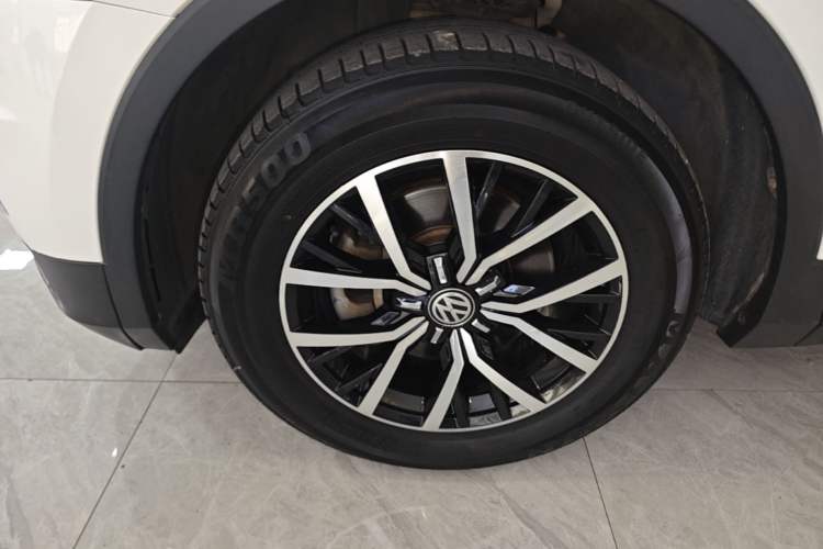 Used Volkswagen Tiguan L 2018 330TSI Automatic Two-Wheel Drive Luxury Edition Left Front Wheel Hub