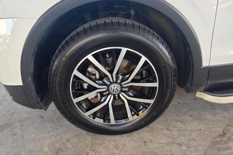 Used Volkswagen Tiguan L 2018 330TSI Automatic Two-Wheel Drive Luxury Edition Left Front Wheel Hub