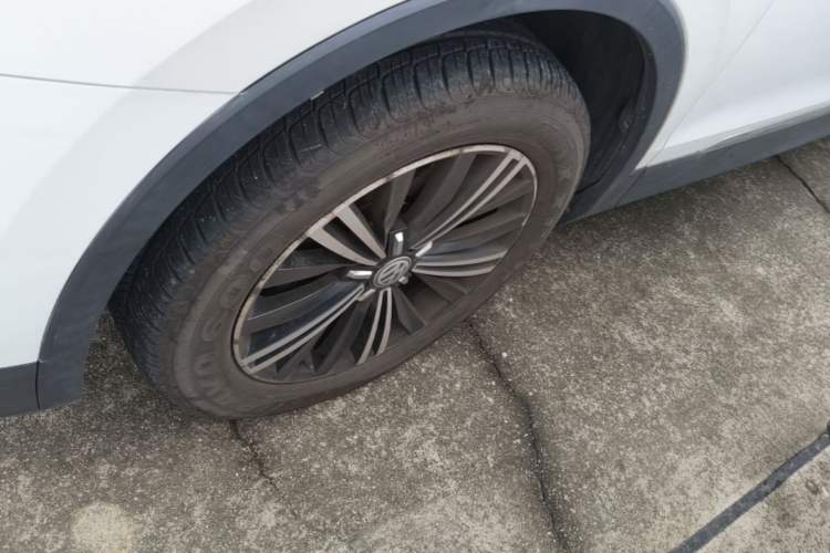 Used Volkswagen Tiguan L 2018 380TSI Automatic All-Wheel Drive Luxury Edition Left Front Wheel Hub