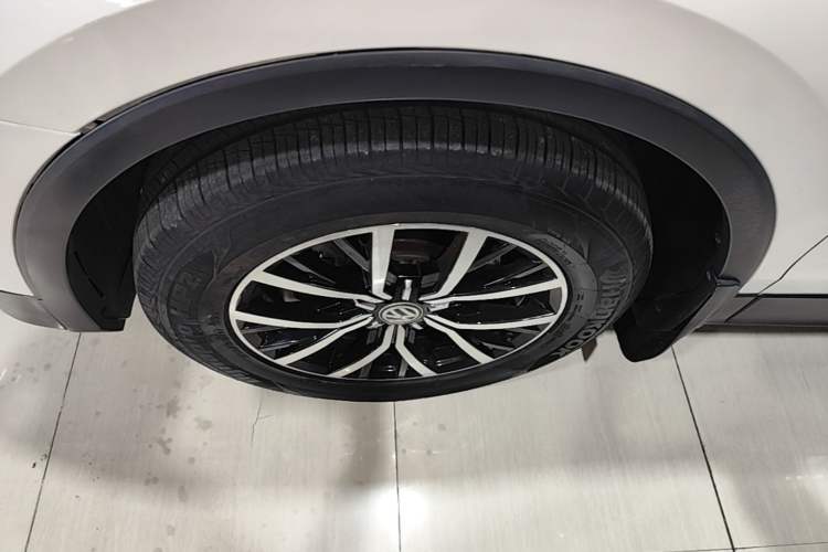 Used Volkswagen Tiguan L 2018 330TSI Automatic Two-Wheel Drive Luxury Edition Left Front Wheel Hub