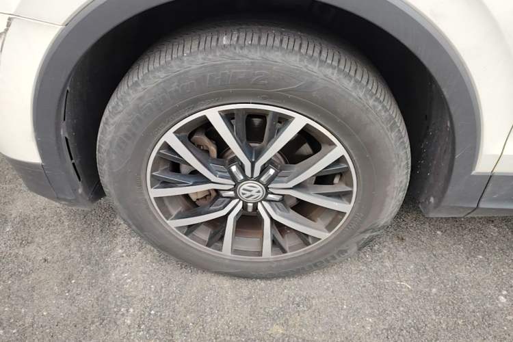 Used Volkswagen Tiguan L 2018 330TSI Automatic Two-Wheel Drive Luxury Edition Left Front Wheel Hub