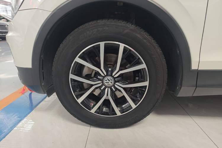 Used Volkswagen Tiguan L 2018 330TSI Automatic Two-Wheel Drive Luxury Edition Left Front Wheel Hub