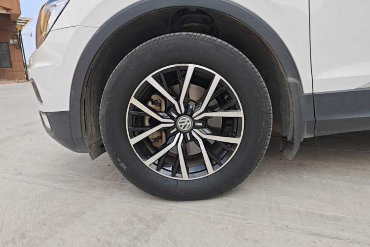 Used Volkswagen Tiguan L 2018 330TSI Automatic Two-Wheel Drive Luxury Edition Left Front Wheel Hub