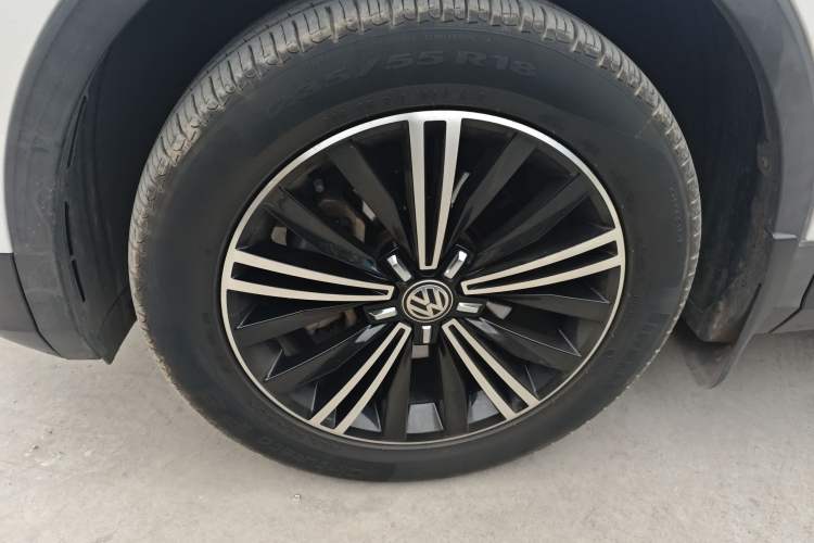 Used Volkswagen Tiguan L 2018 380TSI Automatic All-Wheel Drive Luxury Edition Left Front Wheel Hub