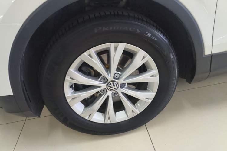 Used Volkswagen Tiguan L 2018 330TSI Automatic Two-Wheel Drive Luxury Edition Left Front Wheel Hub