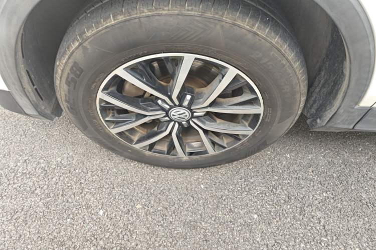 Used Volkswagen Tiguan L 2018 330TSI Automatic Two-Wheel Drive Luxury Edition Left Front Wheel Hub
