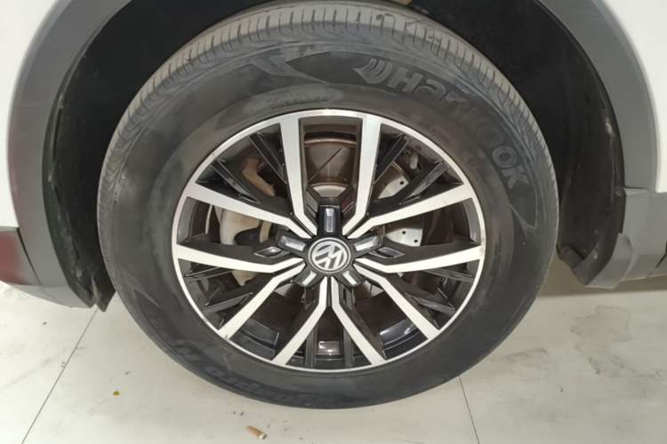 Used Volkswagen Tiguan L 2018 330TSI Automatic Two-Wheel Drive Luxury Edition Left Front Wheel Hub