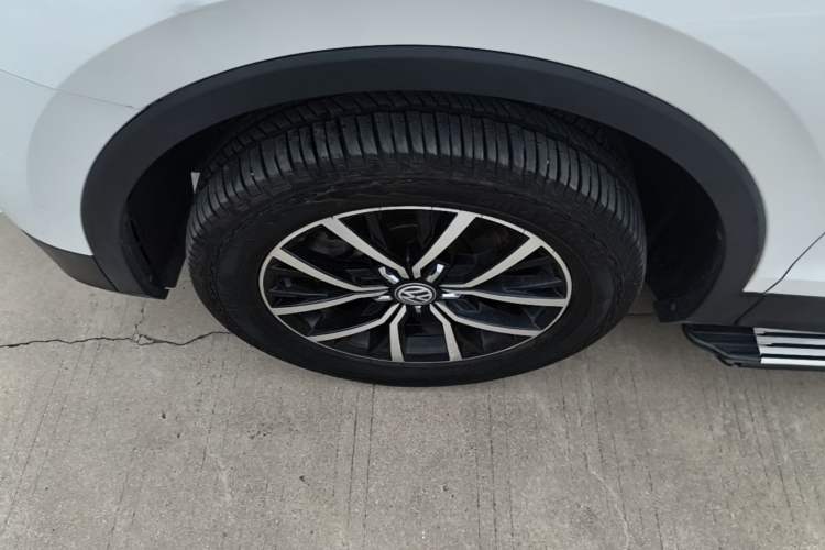 Used Volkswagen Tiguan L 2018 330TSI Automatic Two-Wheel Drive Luxury Edition Left Front Wheel Hub