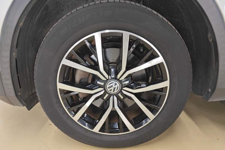Used Volkswagen Tiguan L 2018 Facelift 330TSI Automatic Two-Wheel Drive Luxury Edition Left Front Wheel Hub