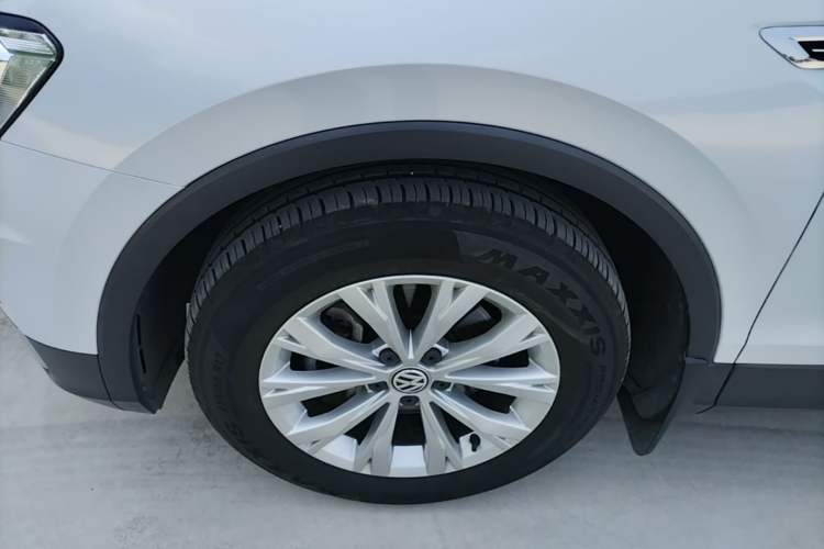 Used Volkswagen Tiguan L 2018 Revised Version 330TSI Automatic Two-Wheel Drive Trendy Edition Left Front Wheel Hub