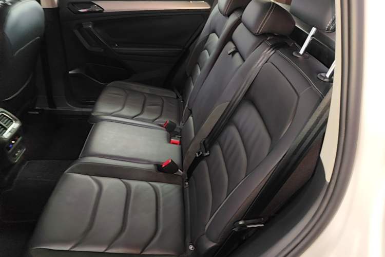Used Volkswagen Tiguan L 2018 330TSI Automatic Two-Wheel Drive Comfort Edition Left Rear Seat