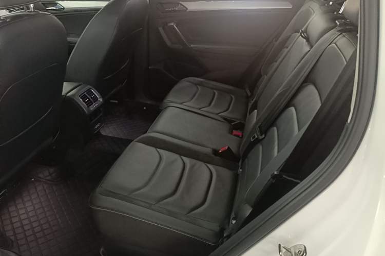 Used Volkswagen Tiguan L 2018 Facelift 330TSI Automatic Two-Wheel Drive Luxury Edition Left Rear Seat