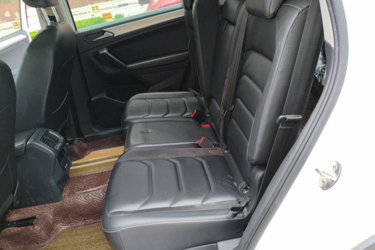 Used Volkswagen Tiguan L 2018 330TSI Automatic Two-Wheel Drive Luxury Edition Left Rear Seat