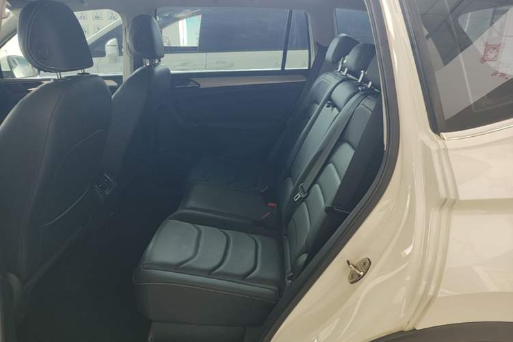 Used Volkswagen Tiguan L 2018 330TSI Automatic Two-Wheel Drive Luxury Edition Left Rear Seat