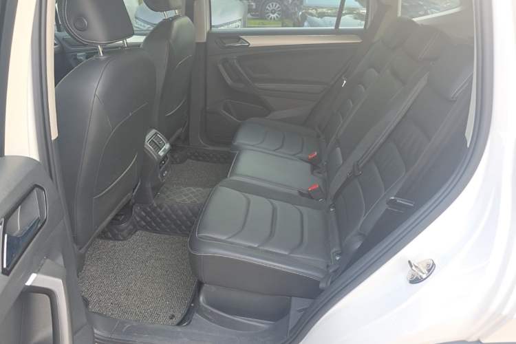 Used Volkswagen Tiguan L 2018 330TSI Automatic Two-Wheel Drive Luxury Edition Left Rear Seat