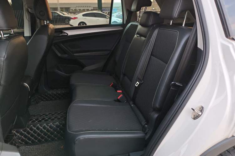 Used Volkswagen Tiguan L 2018 330TSI Automatic Two-Wheel Drive Luxury Edition Left Rear Seat