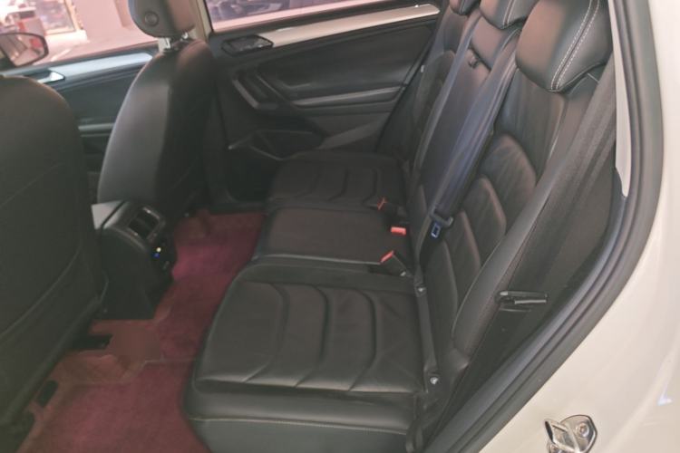 Used Volkswagen Tiguan L 2018 330TSI Automatic Two-Wheel Drive Luxury Edition Left Rear Seat