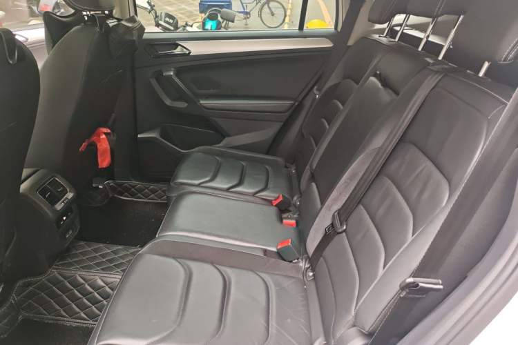 Used Volkswagen Tiguan L 2018 330TSI Automatic Two-Wheel Drive Luxury Edition Left Rear Seat