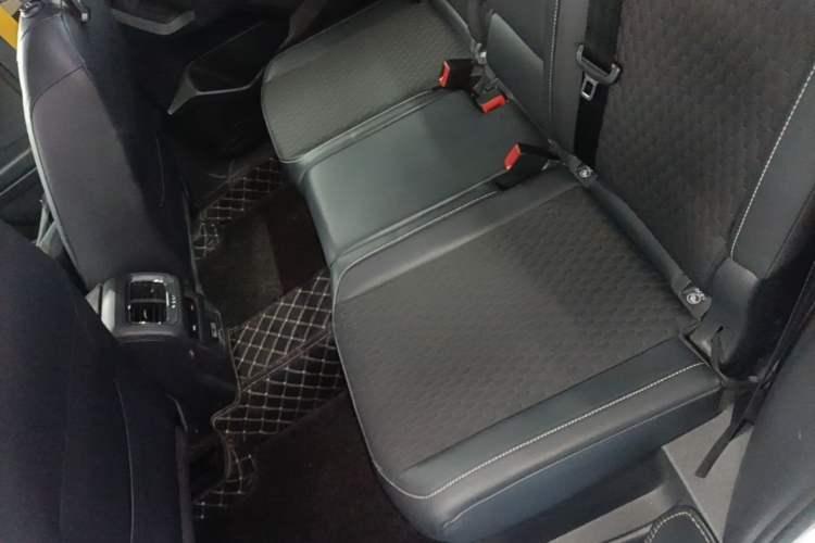 Used Volkswagen Tiguan L 2018 330TSI Automatic Two-Wheel Drive Luxury Edition Left Rear Seat