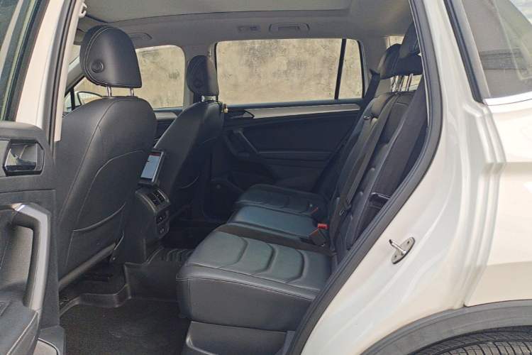 Used Volkswagen Tiguan L 2018 330TSI Automatic Two-Wheel Drive Luxury Edition Left Rear Seat