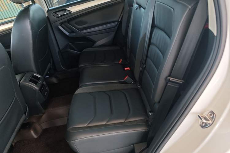 Used Volkswagen Tiguan L 2018 330TSI Automatic Two-Wheel Drive Luxury Edition Left Rear Seat