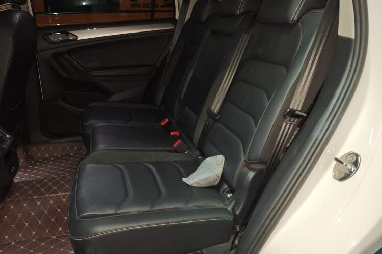Used Volkswagen Tiguan L 2018 380TSI Automatic All-Wheel Drive Luxury Edition Left Rear Seat