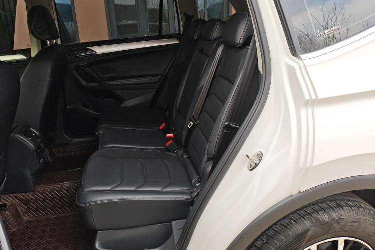 Used Volkswagen Tiguan L 2018 330TSI Automatic Two-Wheel Drive Comfort Edition Left Rear Seat