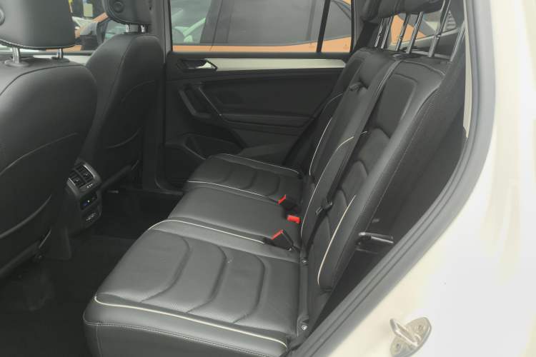 Used Volkswagen Tiguan L 2018 Revised 330TSI Automatic Two-Wheel Drive Flagship Edition Left Rear Seat
