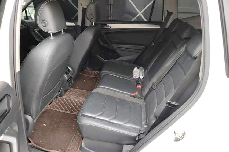 Used Volkswagen Tiguan L 2018 330TSI Automatic Two-Wheel Drive Luxury Edition Left Rear Seat