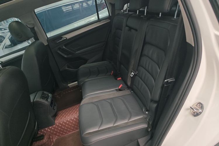 Used Volkswagen Tiguan L 2018 330TSI Automatic Two-Wheel Drive Luxury Edition Left Rear Seat