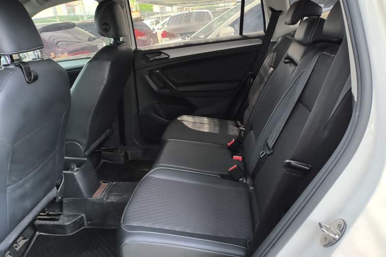 Used Volkswagen Tiguan L 2018 330TSI Automatic Two-Wheel Drive Luxury Edition Left Rear Seat