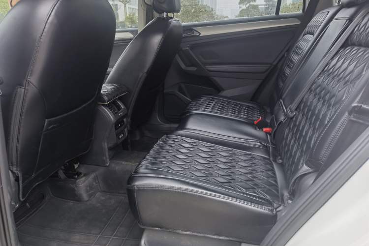 Used Volkswagen Tiguan L 2018 330TSI Automatic Two-Wheel Drive Comfort Edition Left Rear Seat