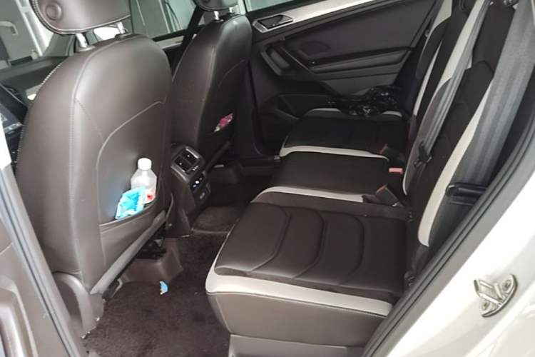 Used Volkswagen Tiguan L 2018 330TSI Automatic Two-Wheel Drive Luxury Edition Left Rear Seat