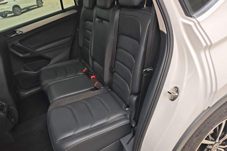 Used Volkswagen Tiguan L 2018 330TSI Automatic Two-Wheel Drive Luxury Edition Left Rear Seat