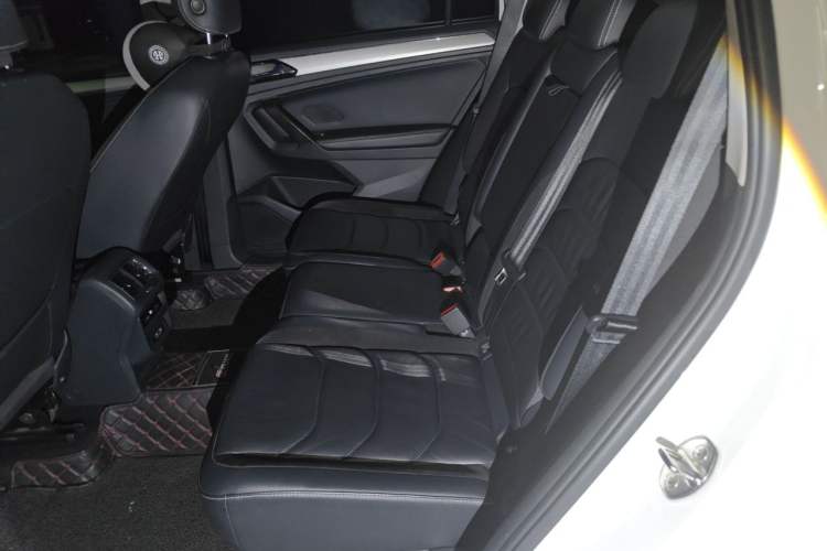 Used Volkswagen Tiguan L 2018 330TSI Automatic Two-Wheel Drive Luxury Edition Left Rear Seat