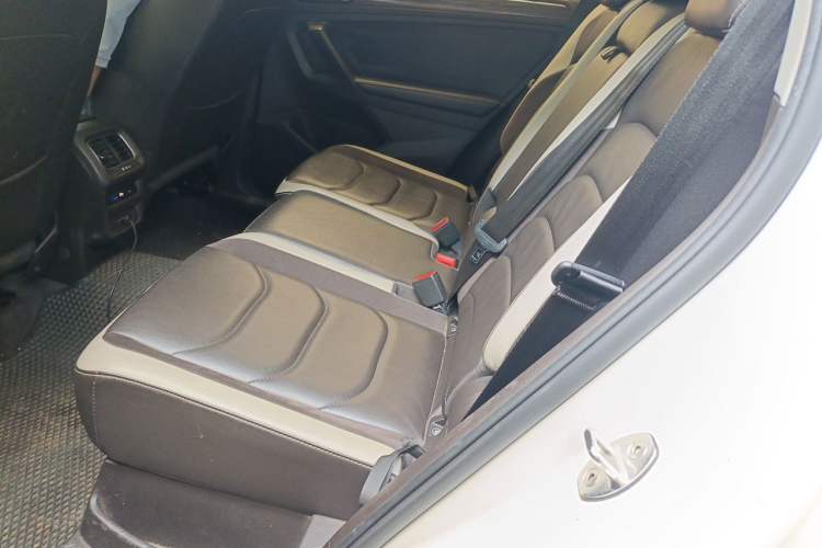 Used Volkswagen Tiguan L 2018 Facelift 330TSI Automatic Two-Wheel Drive Luxury Edition Left Rear Seat